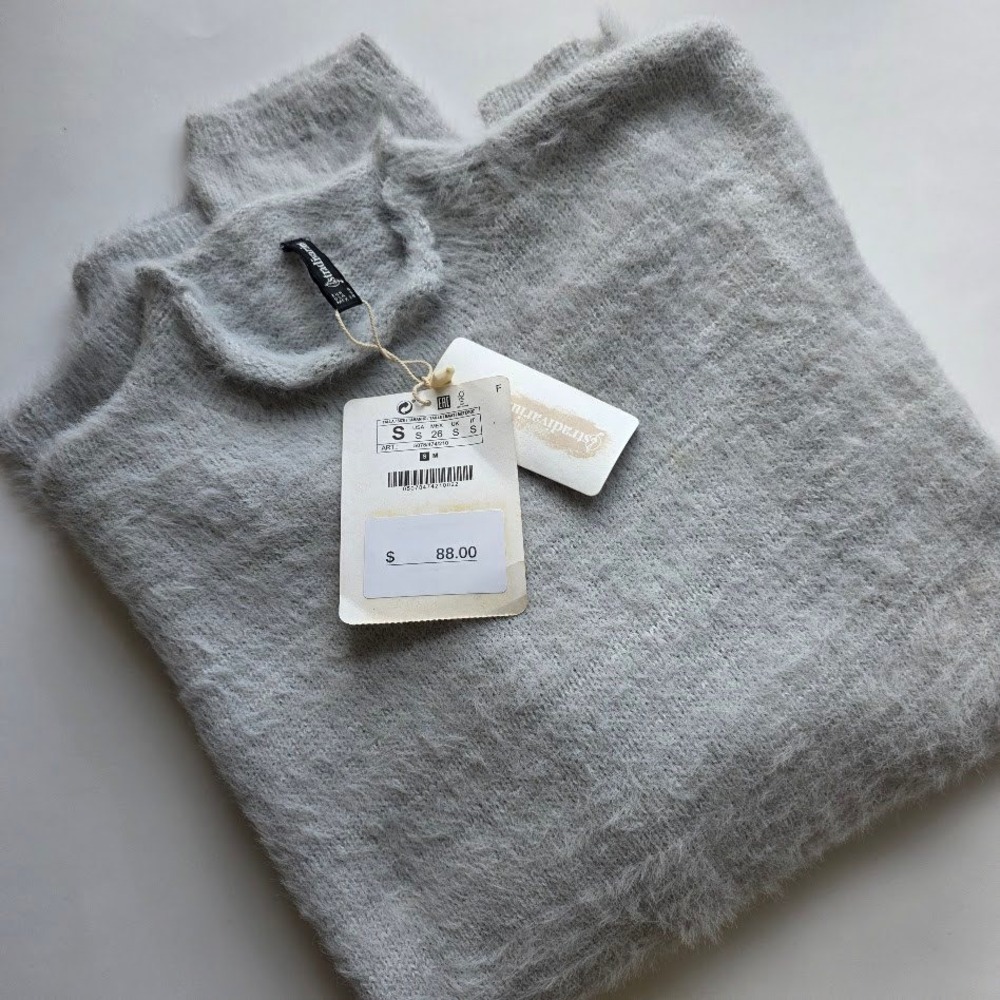 Stradivarius Womans Fuzzy Eyelash Knit Sweater Light Gray Crew Neck NWT Small